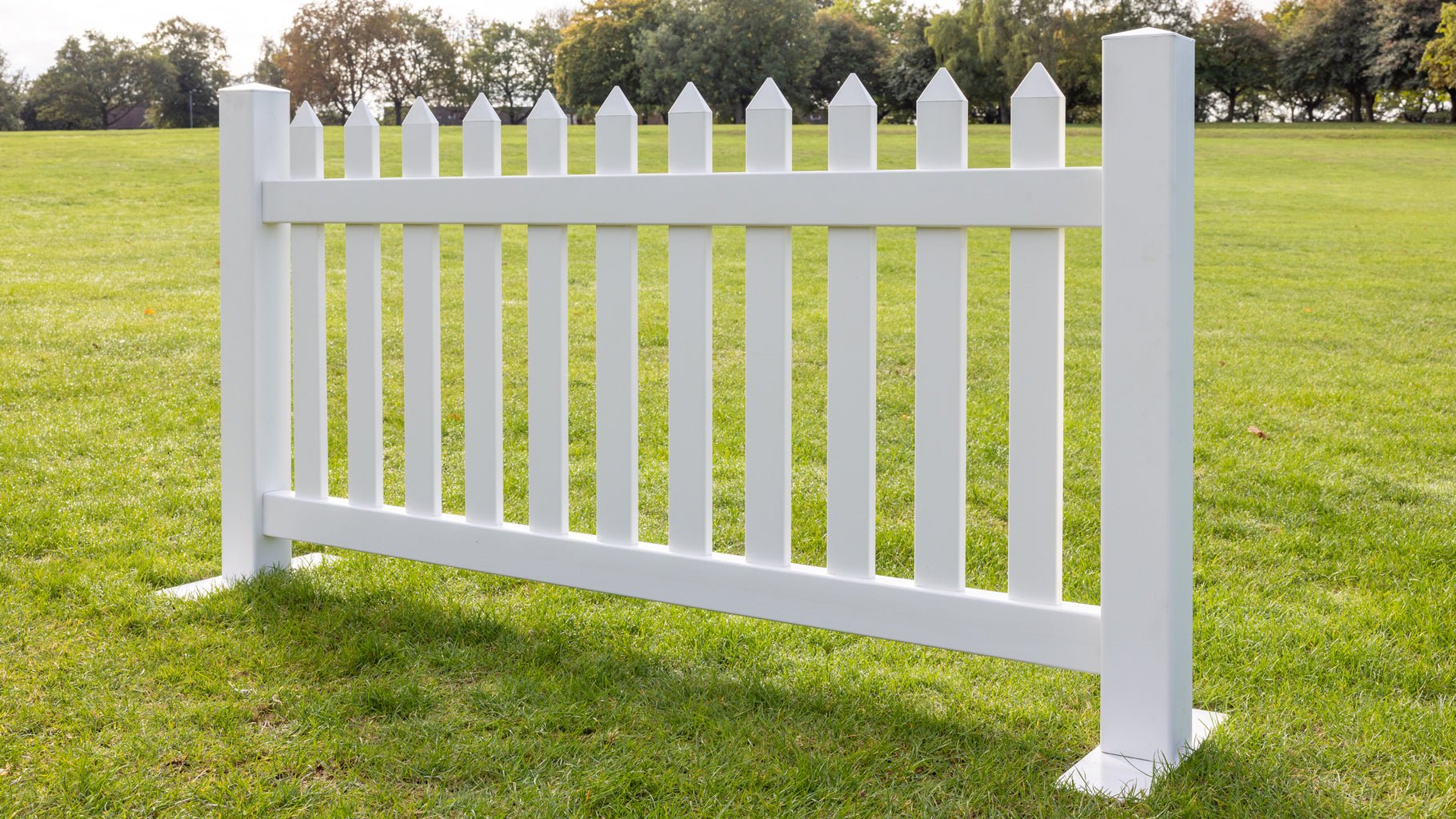 Portable Classic Straight Picket Fence Panel featuring pointed pickets and durable white vinyl rails with steel mounts, 6ft x 3ft 5in (180cm x 104cm) – Simple Fencing.