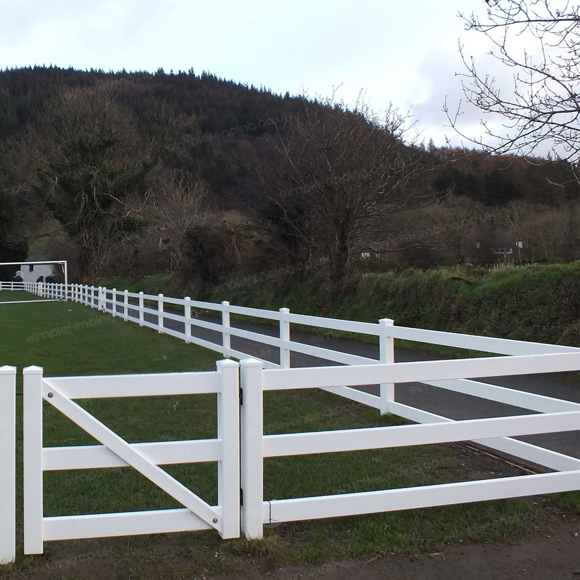 3 - Rail Ranch Fence Panel | 8ft x 4.5ft (244cm x 137cm) - Simple Fencing