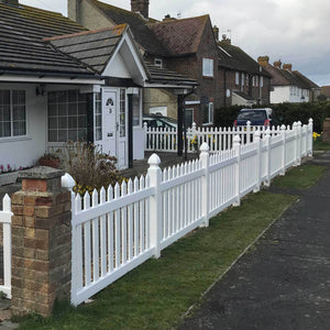 Straight 6 ft. W x 4 ft. H Picket Fence Panel - Installation 2 | simplefencing.co.uk